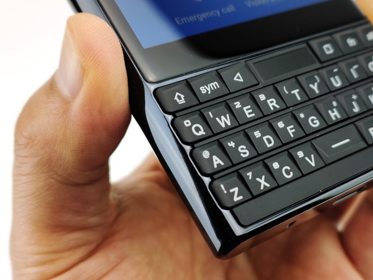 Hands-on Unihertz Titan Slim Review