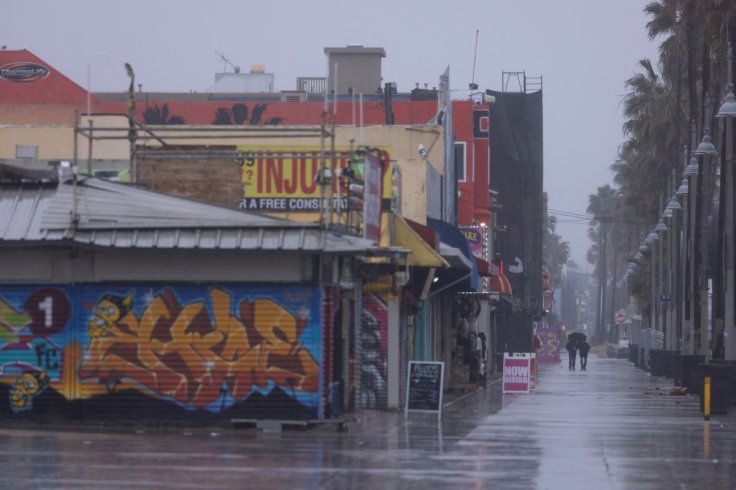 Cold winter storm arrives in Los Angeles